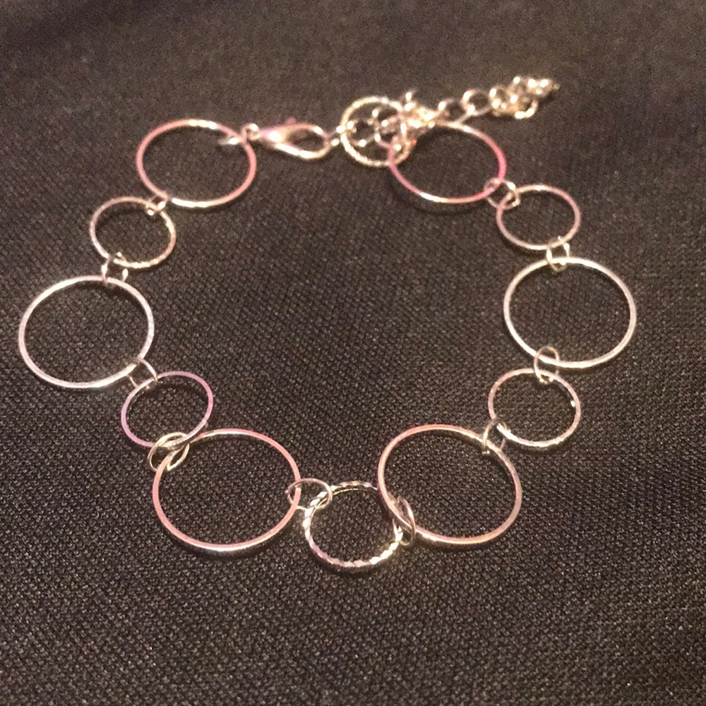Silver interlaced circle bracelet